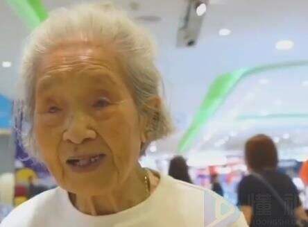 成都百岁网红奶奶去世 享年103岁 生前最爱吃美食